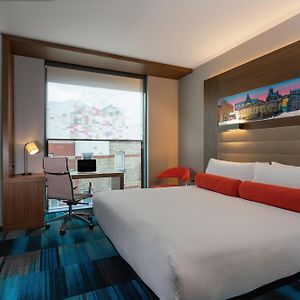 Urban Zimmer mit Kingsize-Bett